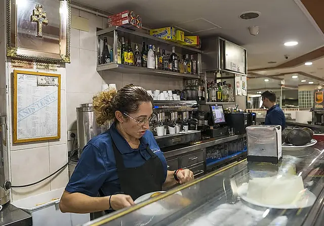 Los sindicatos plantean elevar el salario mínimo hasta 1.306 euros en 2027