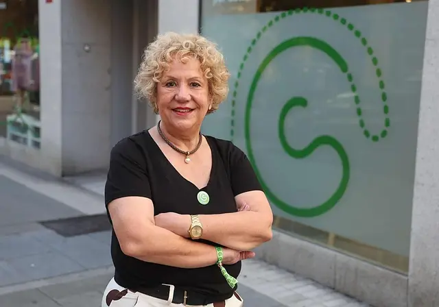 Isabel Viña Olay toma el relevo al frente de la asociación contra el cáncer gijonesa