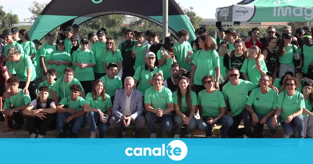 Una jornada reúne a más de 140 voluntarios para limpiar el Ebro en Amposta