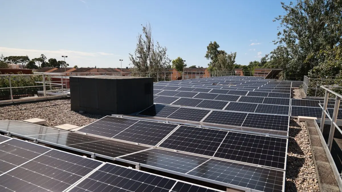 El Institut Josep Tapiró y el hospital de Reus compartirán energía solar