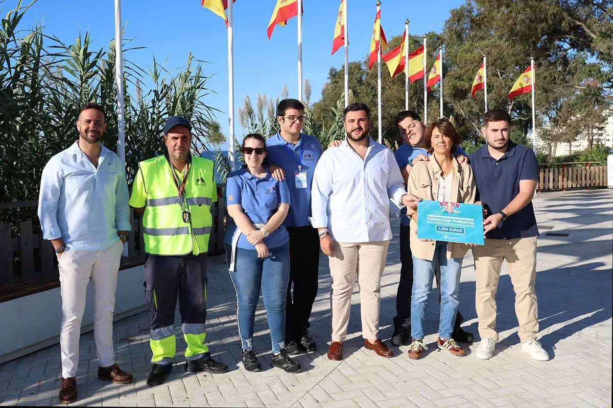 Fundatul recibe 1.200 euros recaudados con los ec vasos solidarios del Juerga Fest