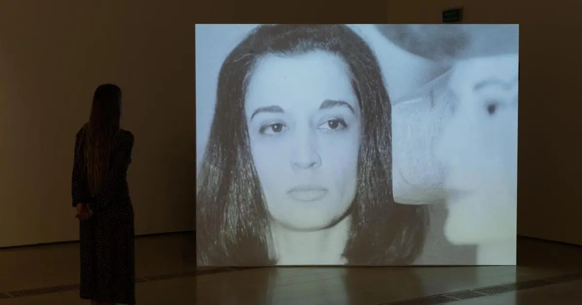 El Centro Botín revisita la trayectoria de Marisol a través de una película de Warhol