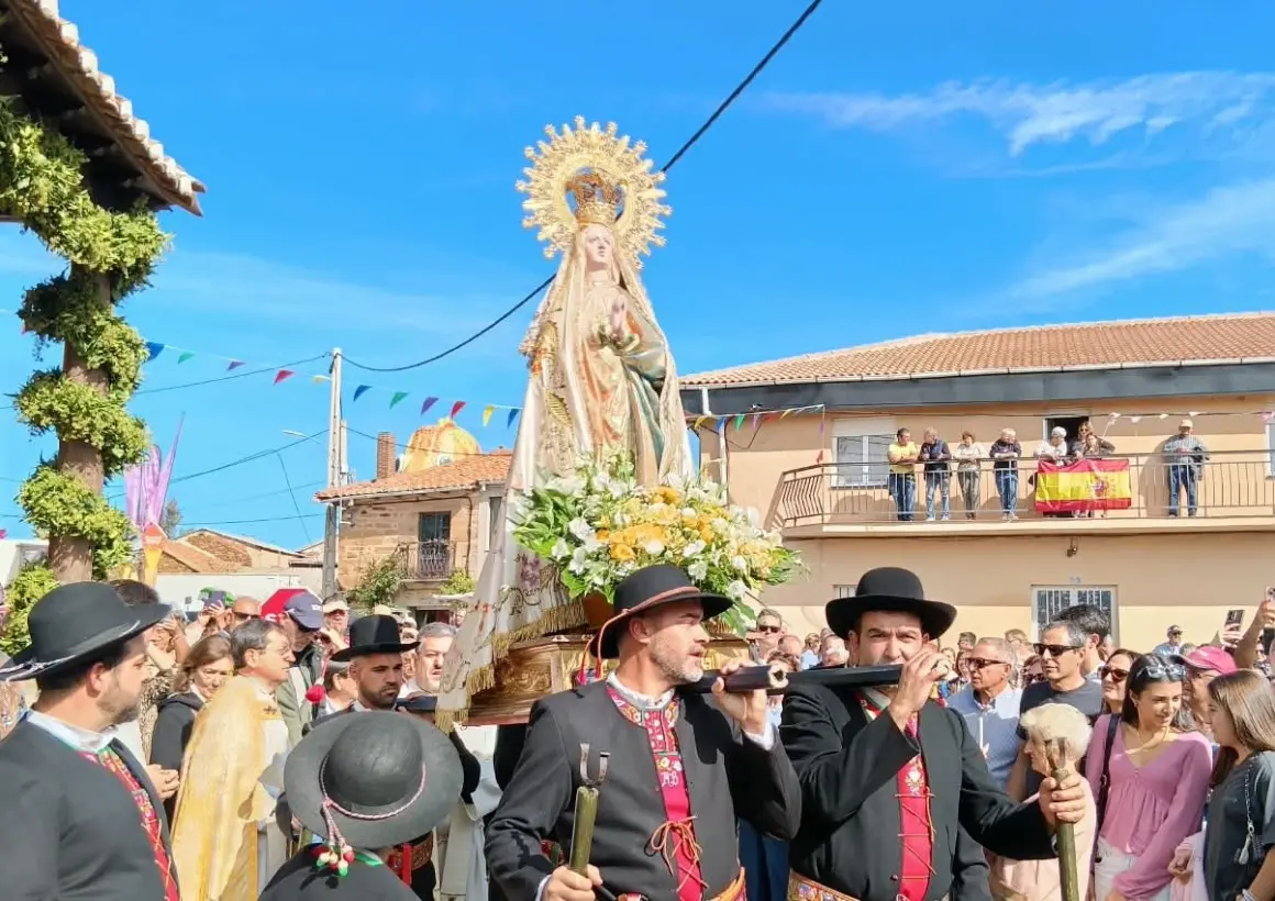 Luyego celebra a su patrona con una procesión de tradición maragata