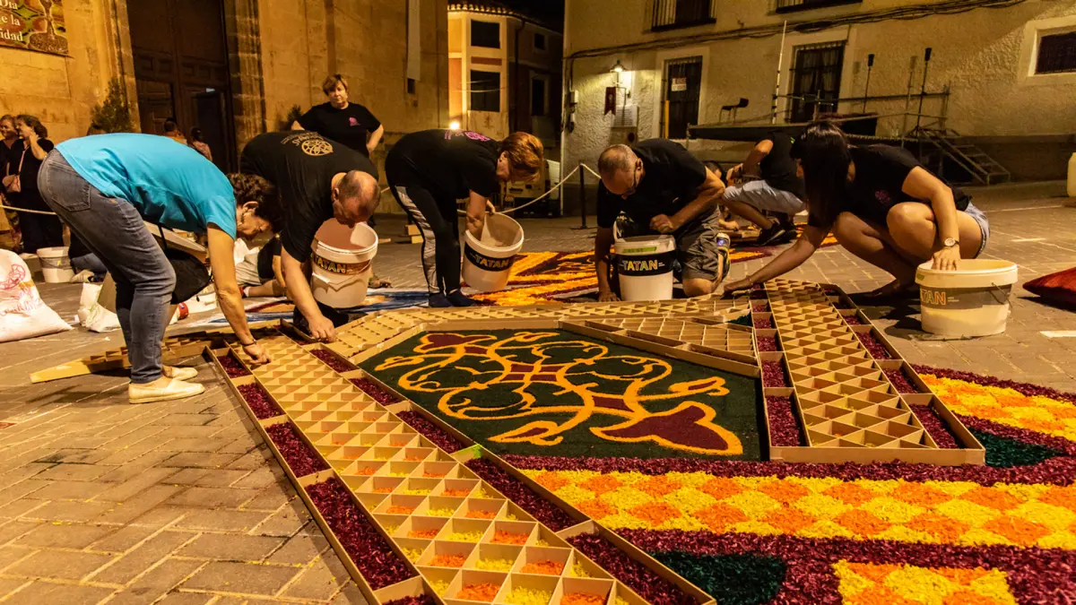 Elche de la Sierra lleva sus alfombras de serrín al encuentro internacional de Uriangato