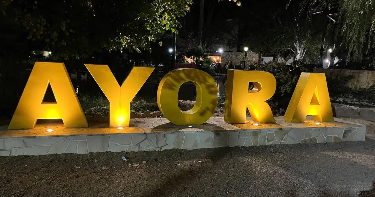 Ayora celebra un cuarto de siglo de su feria dedicada a la miel