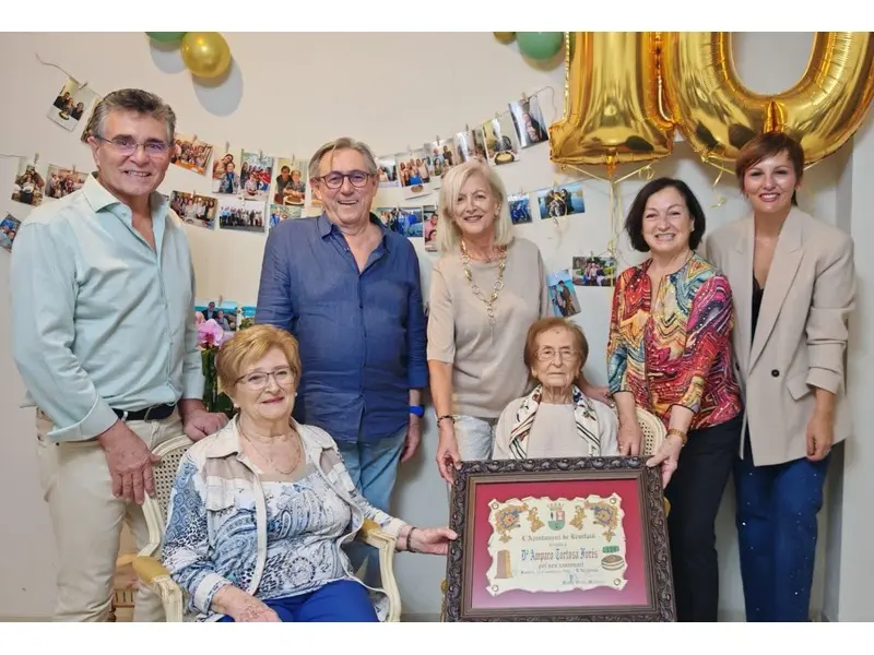 Benifaió felicita a Amparo Tortosa Forés por sus cien años