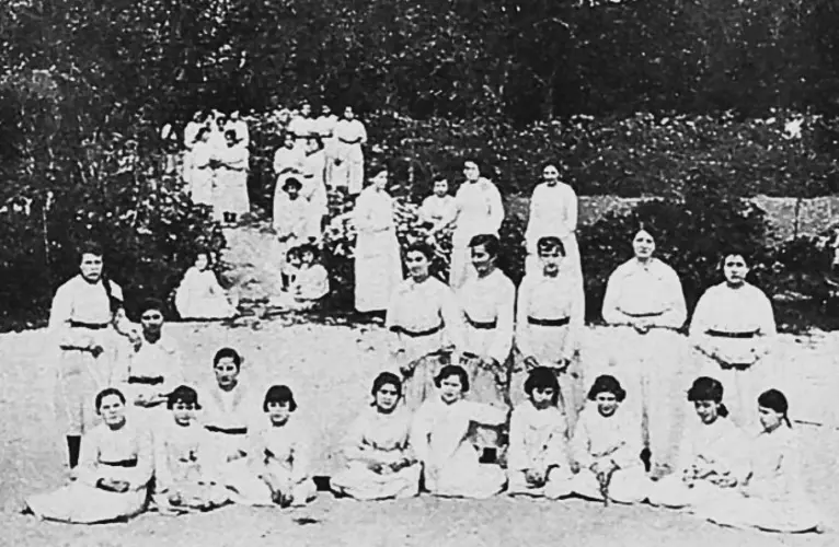 Una galería recupera las fiestas escolares de la Enseñanza en 1919