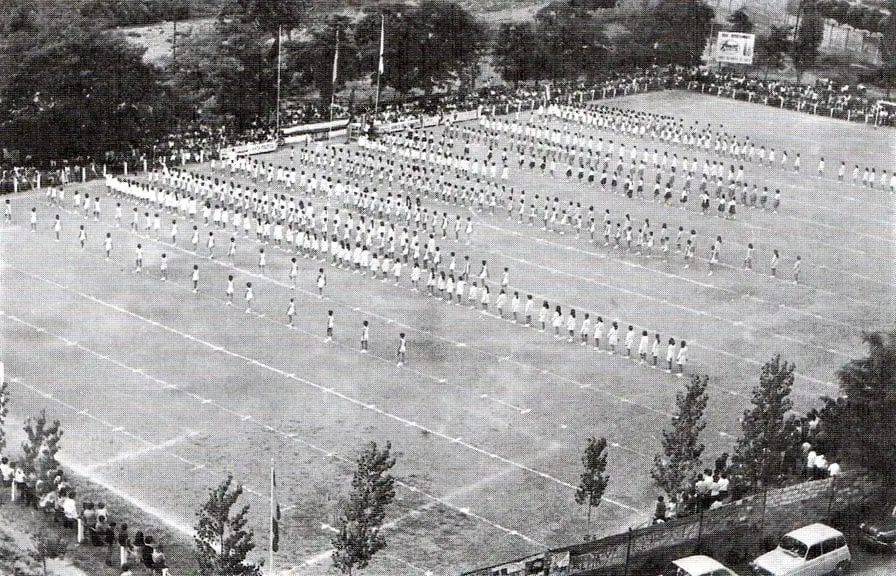 Una imagen recuerda los festivales escolares de fin de curso en el Rubí de los años 60 y 70