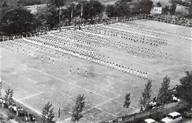 Una imagen recuerda los festivales escolares de fin de curso en el Rubí de los años 60 y 70