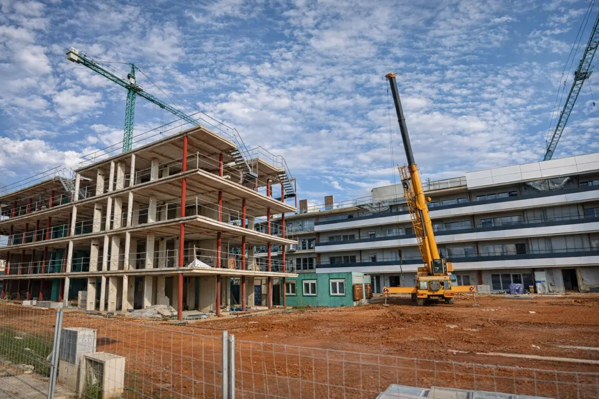 Más afiliados a la construcción en Castellón, pero faltan trabajadores