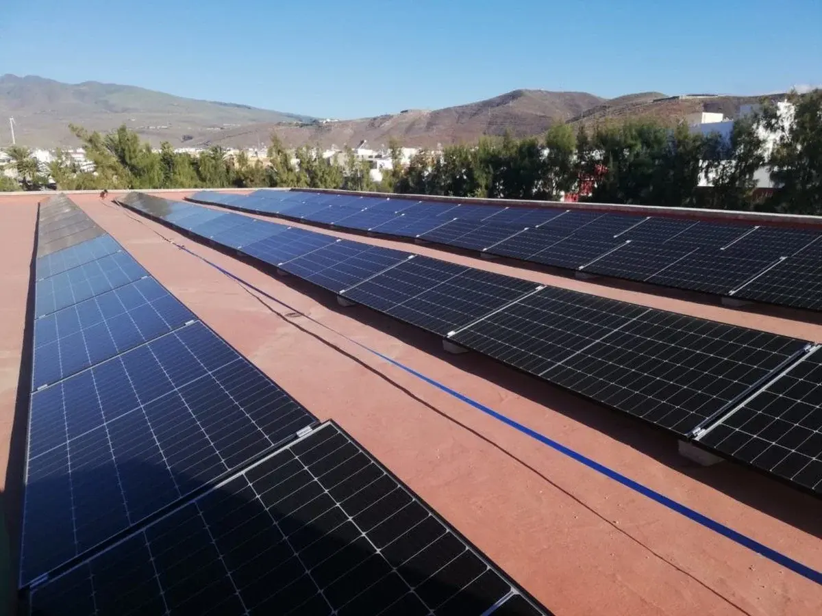 Agüimes reparte ayudas solares entre 50 viviendas