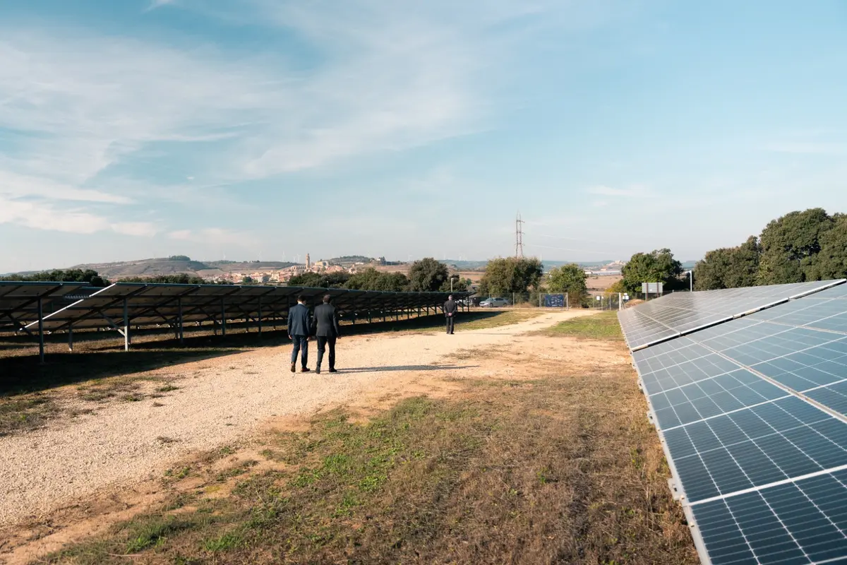 Sant Pere Sallavinera pone en marcha un parque solar para abastecer instalaciones ferroviarias
