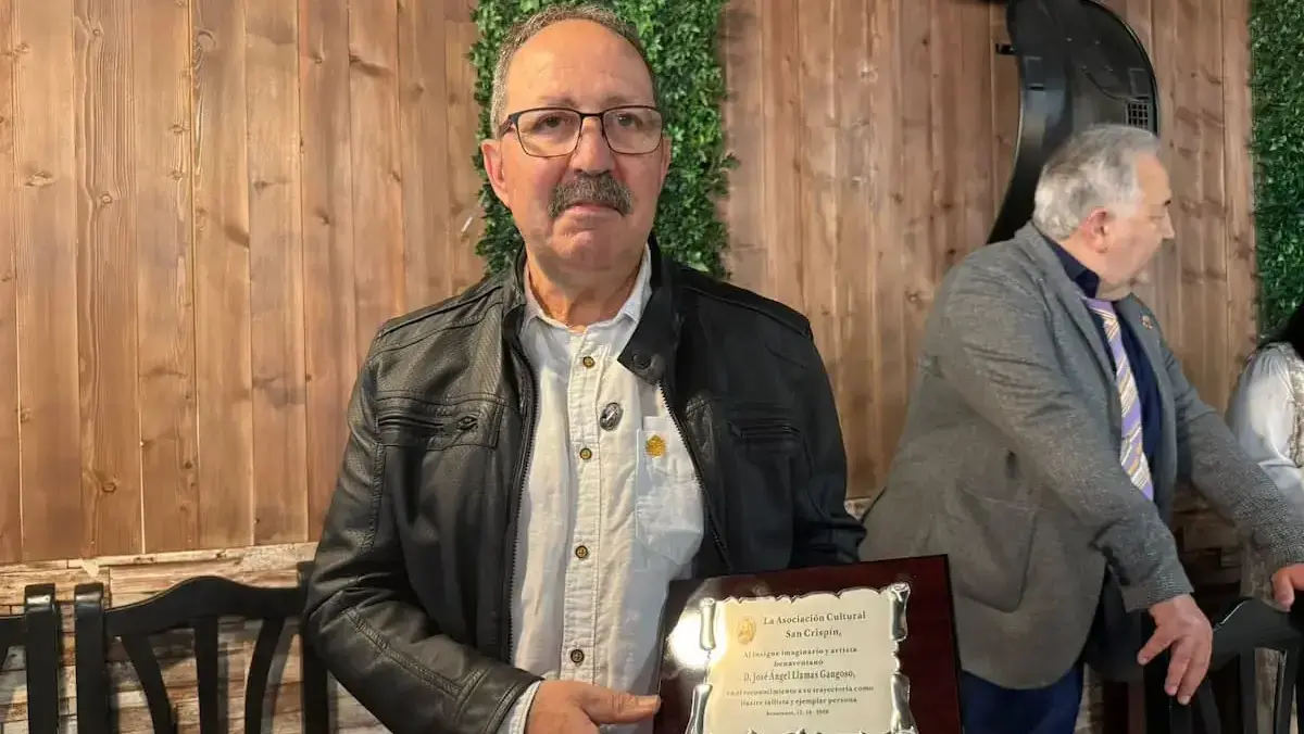 José Ángel Llamas recibe el reconocimiento anual de la Asociación San Crispín