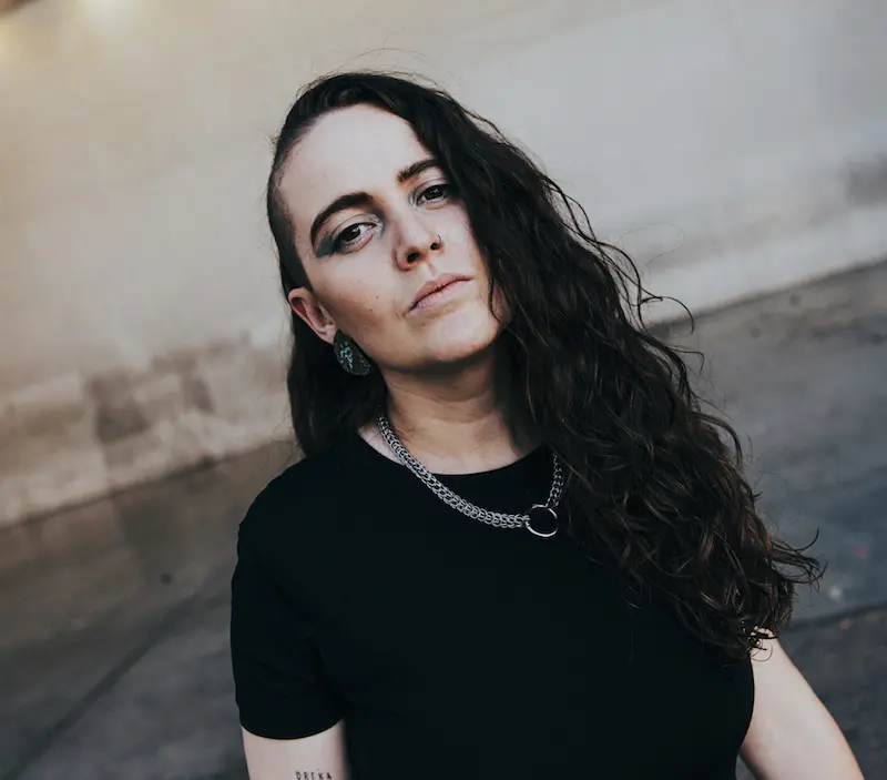 Ainhoa Plagaro presenta su proyecto musical como Akatx