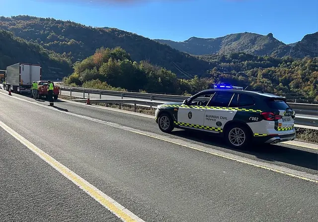 Una avería de camión interrumpe la circulación en la autopista del Huerna