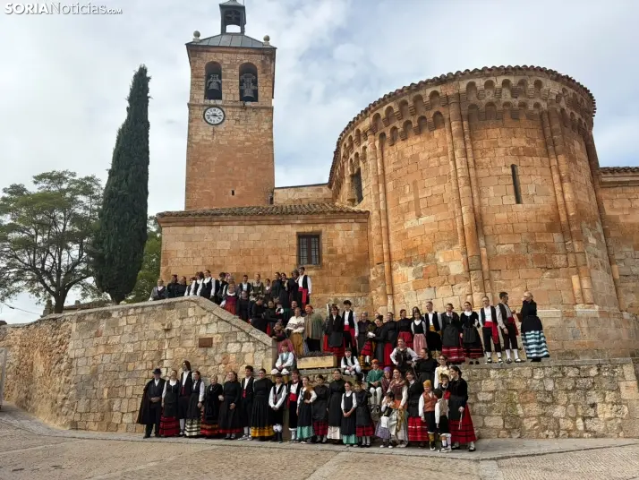La jota de espaldas a la patrona mantiene viva una tradición de Caltojar