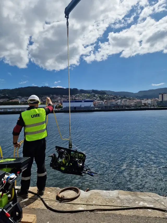 La UME se forma para poner en marcha dos robots submarinos comprados en Marín