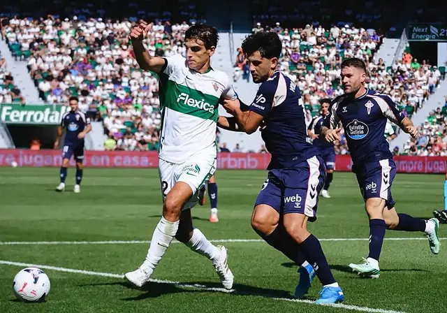 El Elche estrena su casillero en casa en un partido de pocas ocasiones