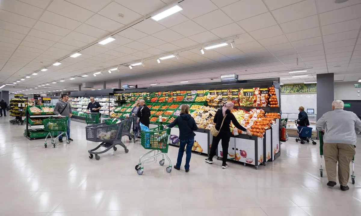 Qué supermercados prevén abrir en Alicante durante el festivo del 12 de octubre