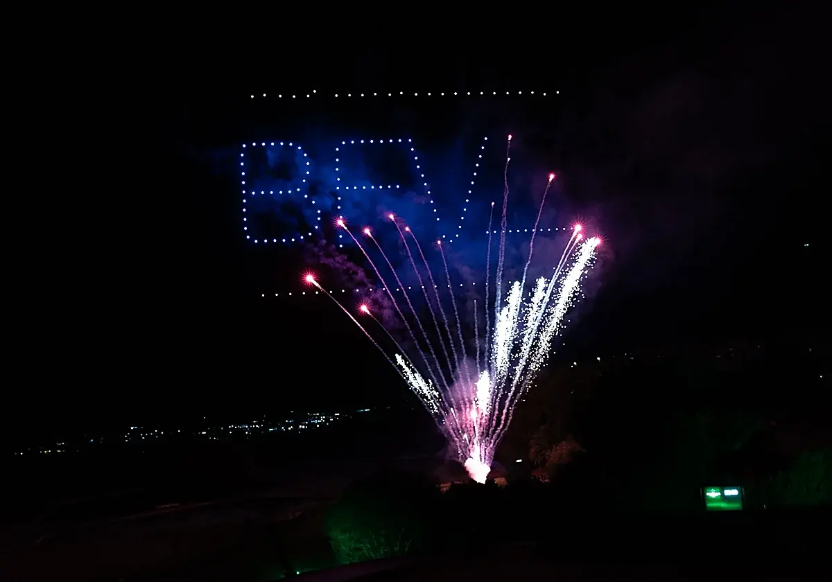 Drones y fuegos artificiales acompañan la apertura de la sede de BFV Informática