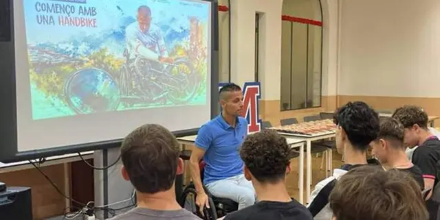 Sergio Garrote acerca el deporte paralímpico a estudiantes de Vilafranca