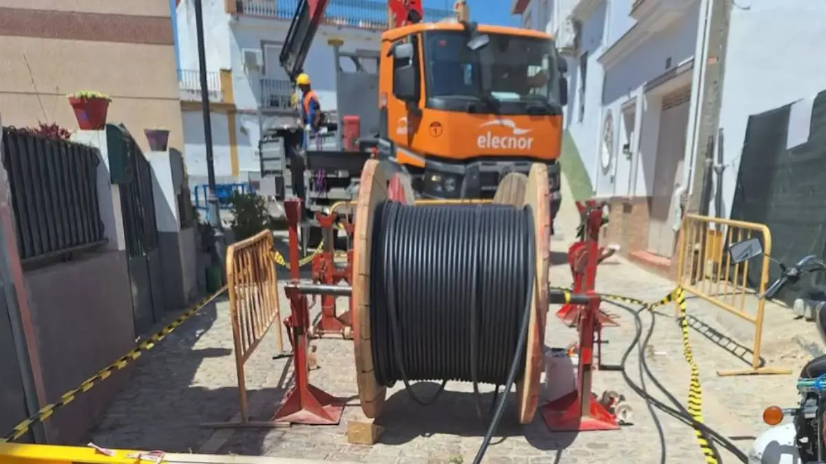 Valencina inicia el soterramiento de más de siete kilómetros de cableado