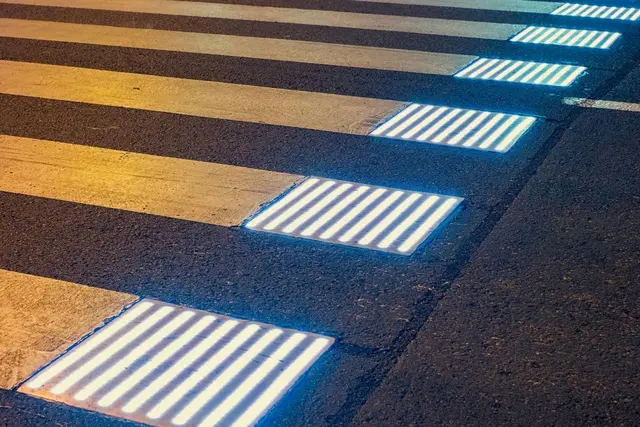Siete cruces de Bormujos incorporan sensores e iluminación para peatones