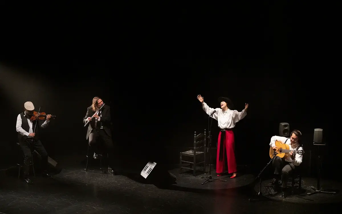 El Giraldillo de la Bienal reconoce a la cantaora almonteña Sandra Carrasco