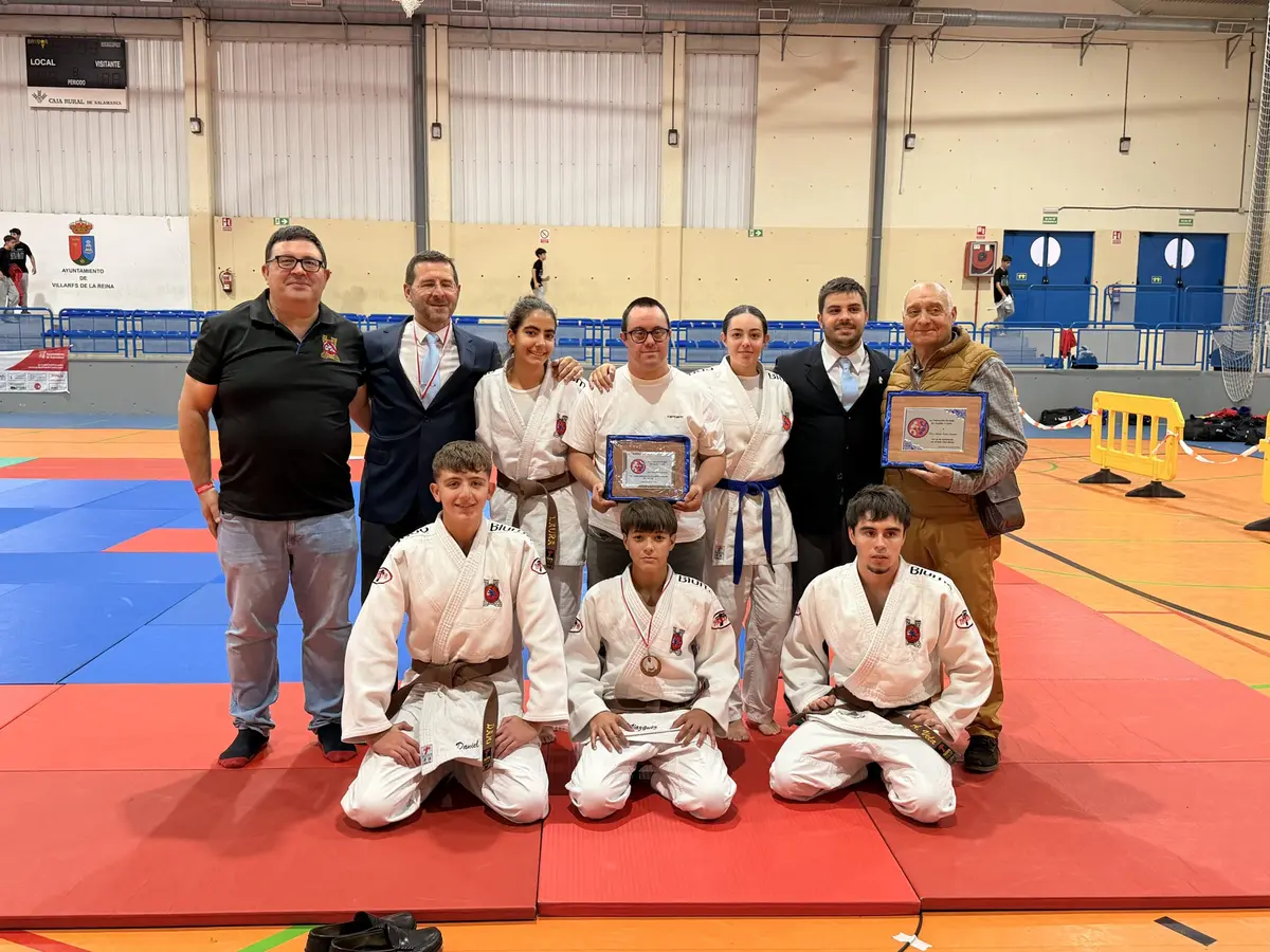 El Judo Blume de Ponferrada participa en un torneo cadete y recibe un reconocimiento
