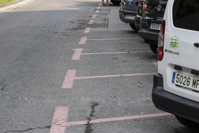 Más plazas libres y mayor peso de residentes en el estacionamiento regulado de Rochapea