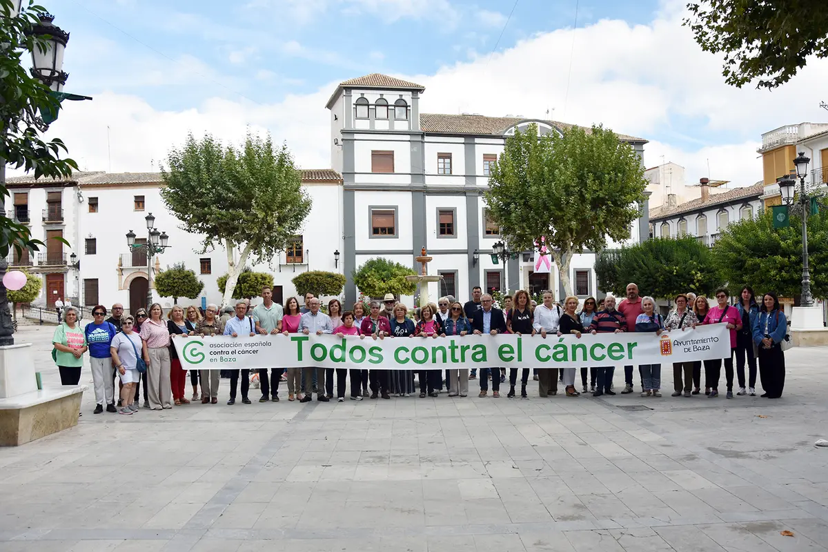 La Plaza Mayor de Baza acoge la conmemoración del Día Mundial contra el Cáncer de Mama