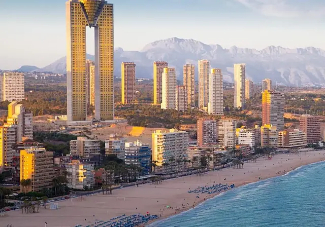 Dos hoteles de Benidorm analizan su consumo de agua con inteligencia artificial