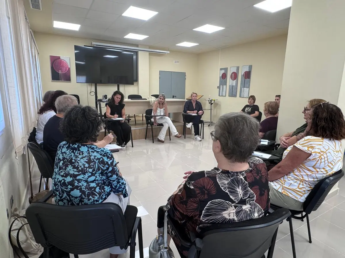 San Roque coordina con asociaciones de mujeres la preparación del 25N