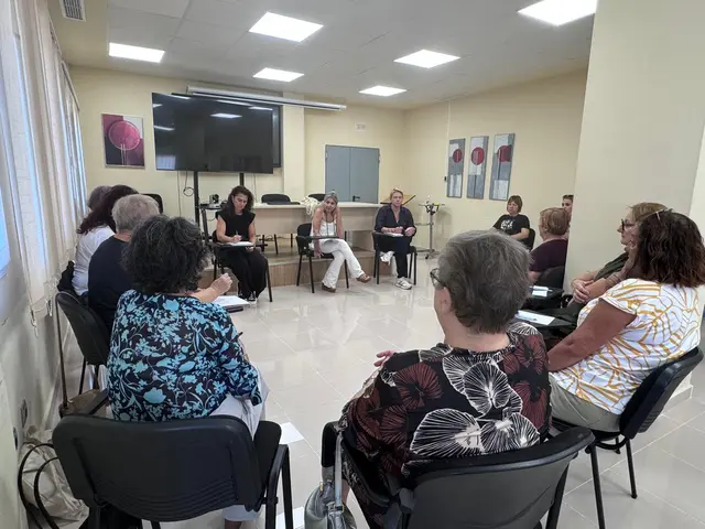 San Roque coordina con asociaciones de mujeres la preparación del 25N