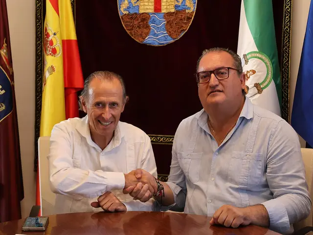 Chiclana firma dos acuerdos de colaboración con las hermandades por 56.000 euros