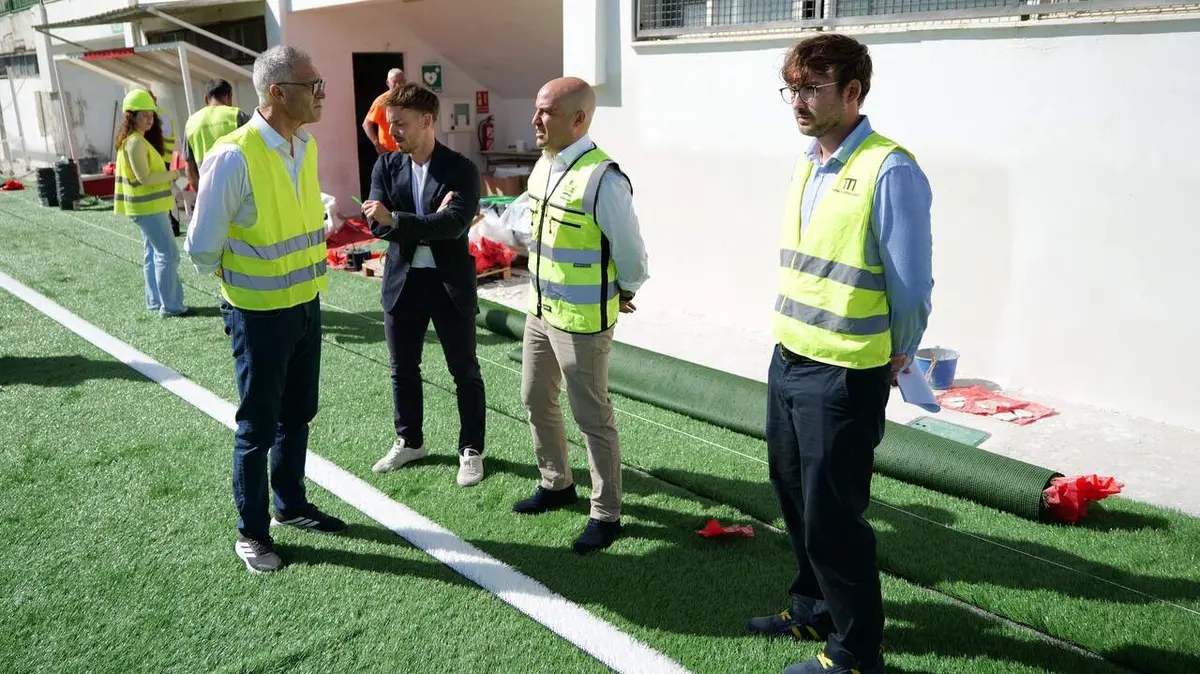 Renovación del terreno de juego y mejoras en el campo de fútbol de Olula del Río