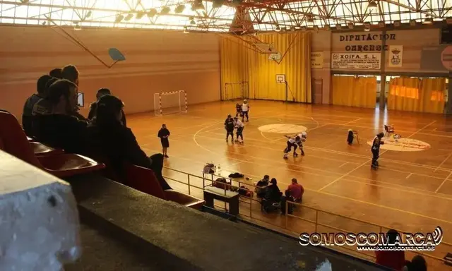 A Rúa adjudica la reparación de los baños del pabellón municipal