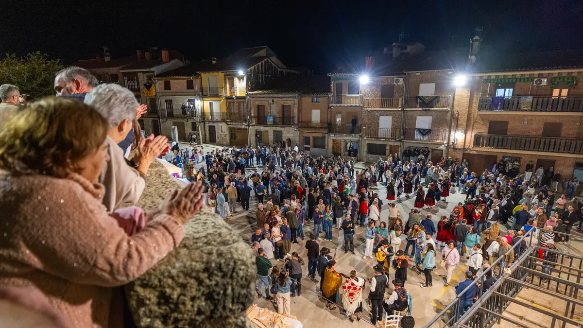 Las rondas toman distintos rincones de Villarejo del Valle