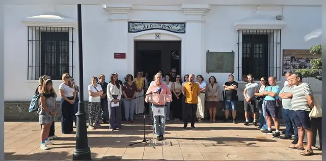 Manilva conmemora la salud mental con la lectura de un manifiesto