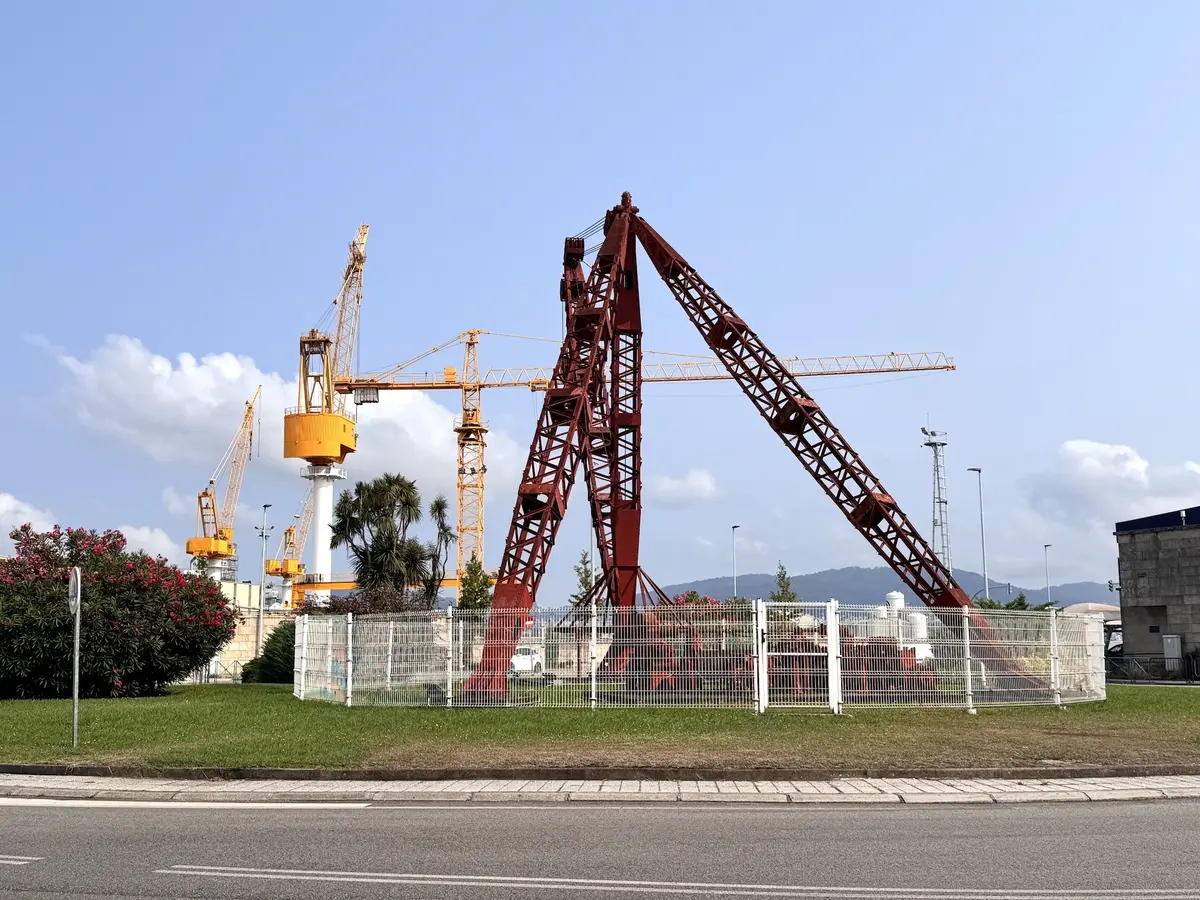 Las antiguas grúas del muelle de pasaje movían mercancías de los barcos