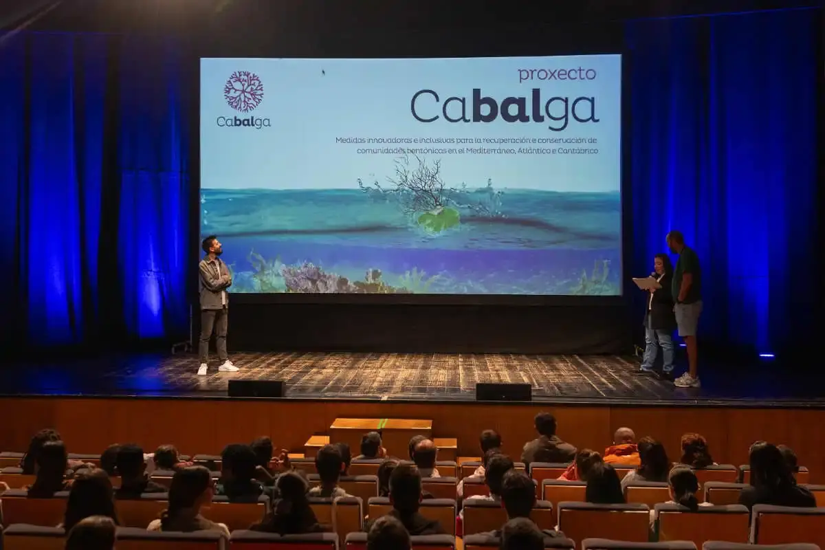 Amicos da a conocer Cabalga II durante la muestra documental de Rianxo
