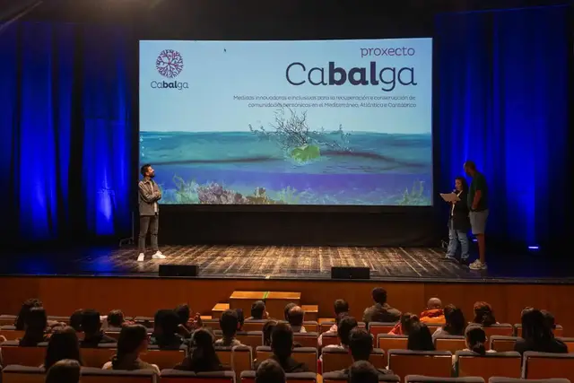Amicos da a conocer Cabalga II durante la muestra documental de Rianxo