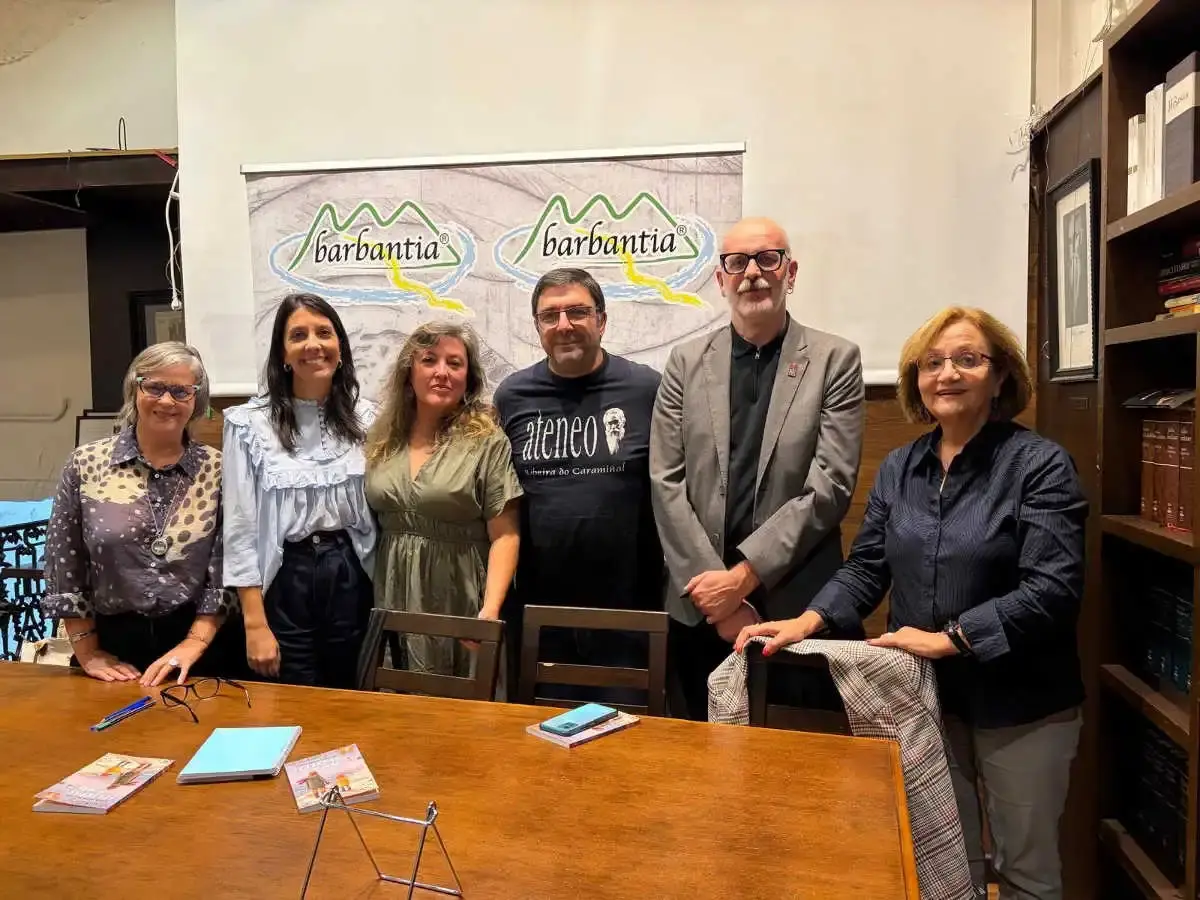 El Ateneo Valle-Inclán reúne público en la presentación de María Xesús Blanco