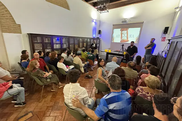 Luis Olmedo lleva la magia de las palabras a la Biblioteca de San Zoilo