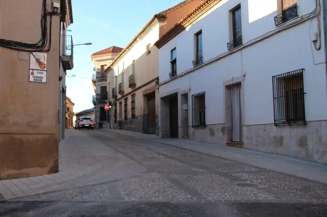 Finalizan los trabajos de asfaltado y accesibilidad en dos calles de La Solana