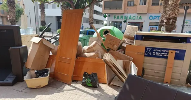 Xirivella expone los muebles retirados y recuerda las sanciones por abandonarlos
