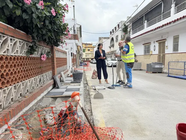 San Roque repone el acerado de la calle Perdiz, en Estación