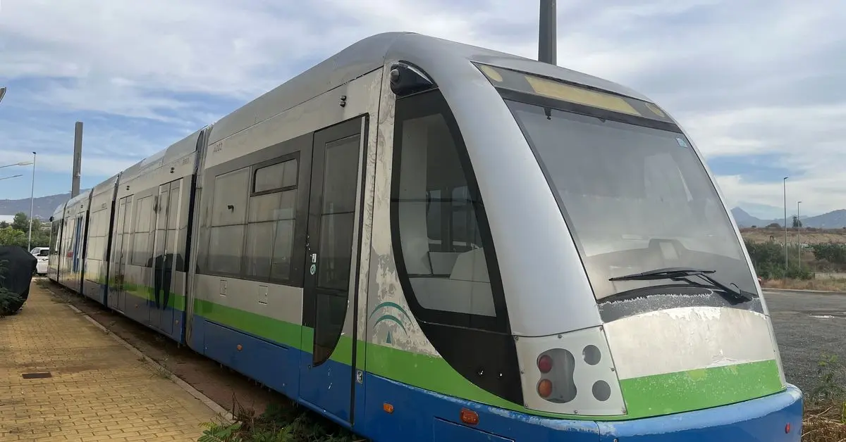 Vélez-Málaga mantiene el coste del tranvía pese a llevar años abandonado