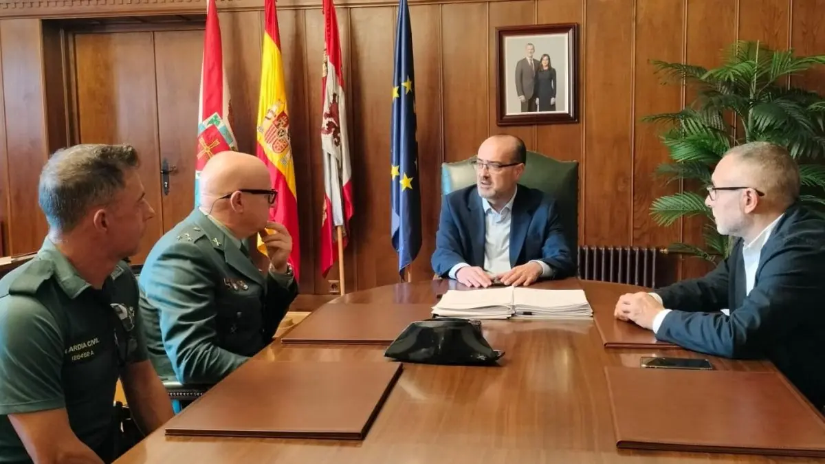Ponferrada aborda la coordinación policial en una reunión con el nuevo capitán de la Guardia Civil