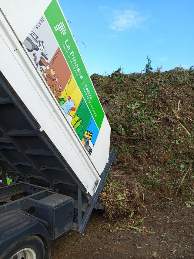 Premià de Dalt facilita la petición de recogida de trastos y restos vegetales